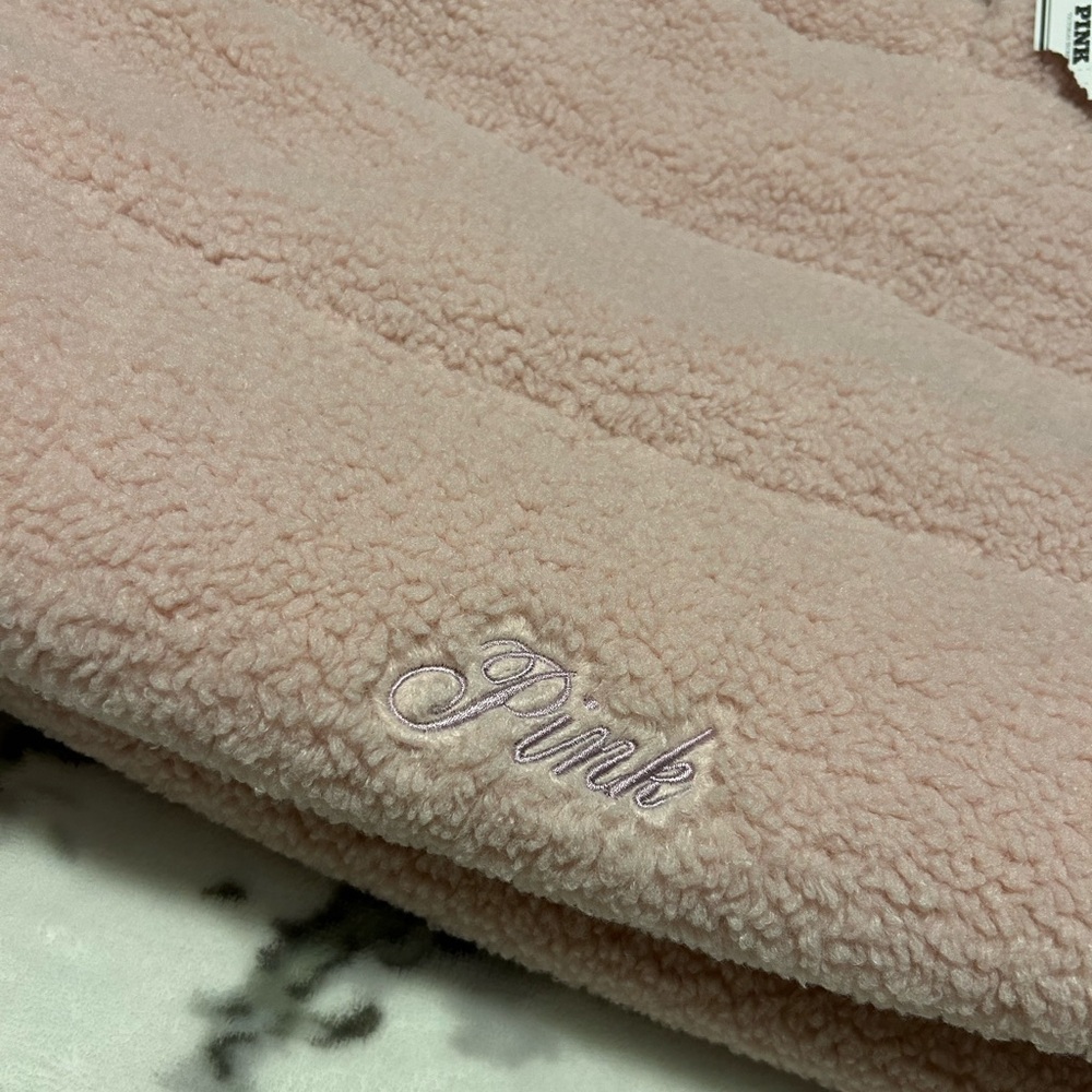 BNWT Victoria’s Secret PINK plush tote - Picture 6 of 6
